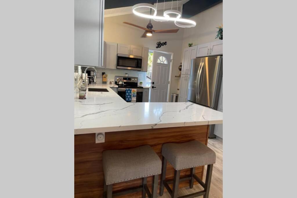 Spacious 2 Bedroom Beach House With King Suite Waianae Esterno foto